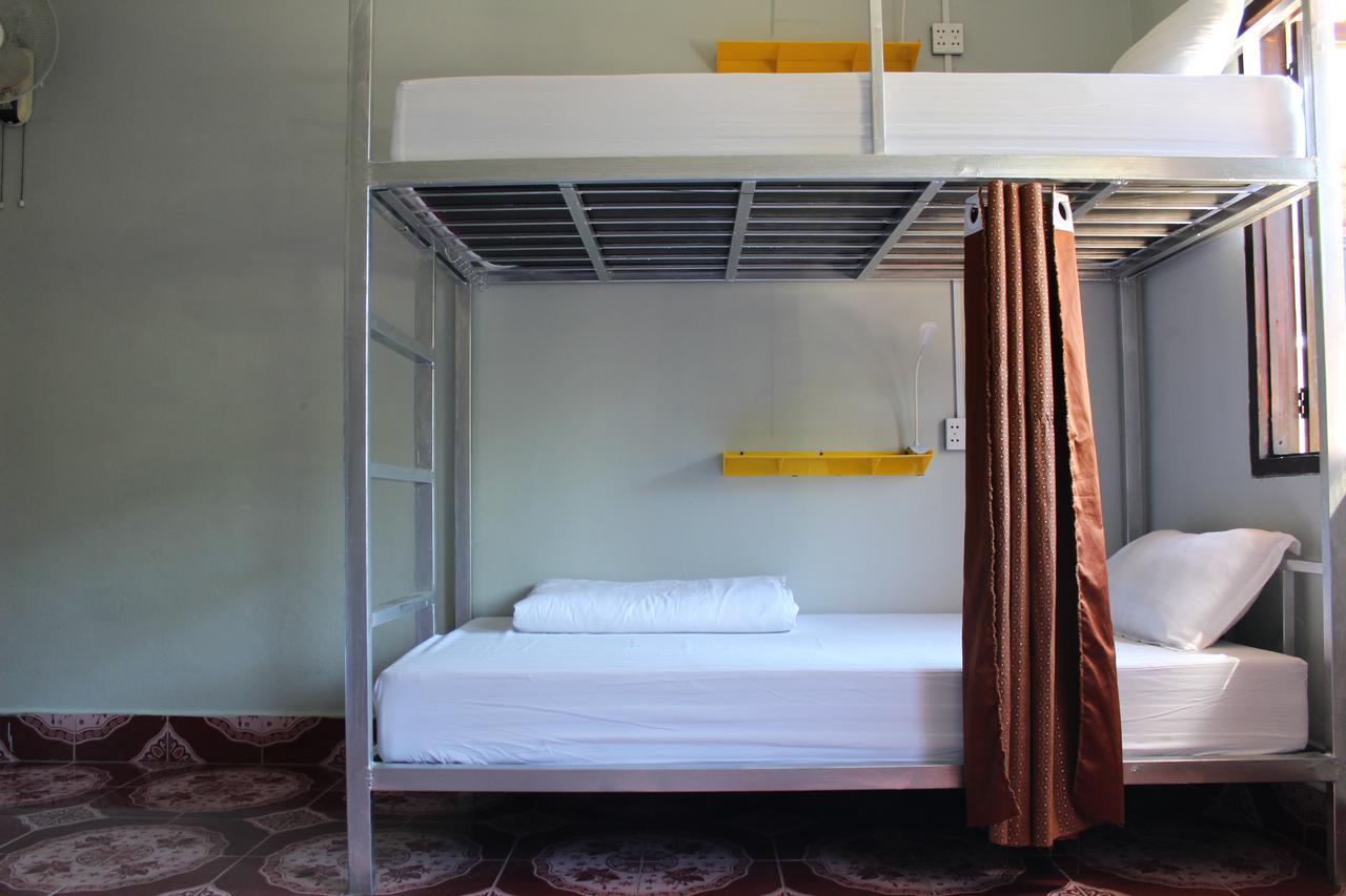 Aham Hostel (Adults Only) Luang Prabang Bagian luar foto