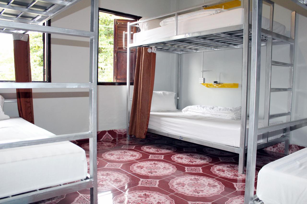 Aham Hostel (Adults Only) Luang Prabang Bagian luar foto