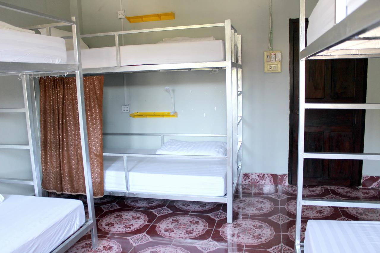 Aham Hostel (Adults Only) Luang Prabang Bagian luar foto