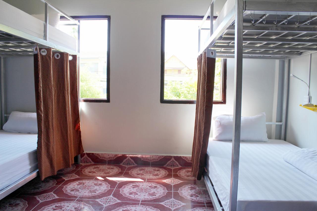 Aham Hostel (Adults Only) Luang Prabang Bagian luar foto