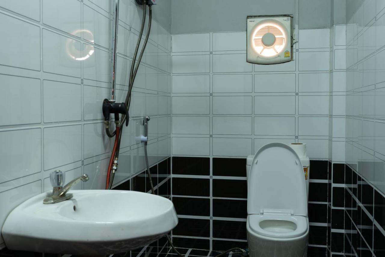 Aham Hostel (Adults Only) Luang Prabang Bagian luar foto