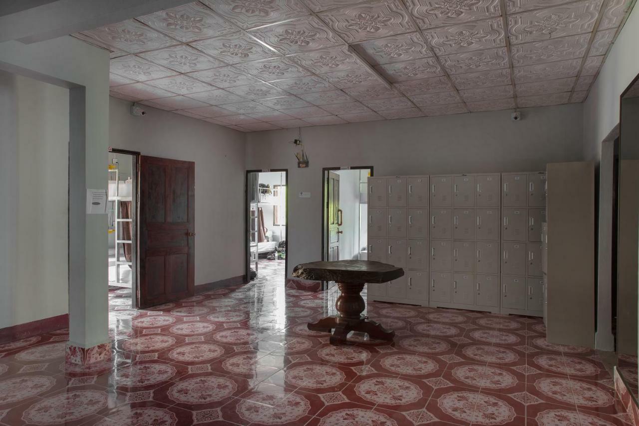 Aham Hostel (Adults Only) Luang Prabang Bagian luar foto